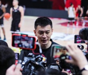 九游体育APP-生死战杨鸣强调摆正心态 李晓旭到来激发队友信心