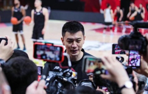 九游体育APP-生死战杨鸣强调摆正心态 李晓旭到来激发队友信心