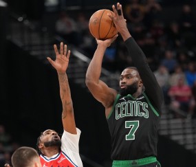 场均29.6分6.3板4.9助！率队东部第三的杰伦·布朗仅排东部第六