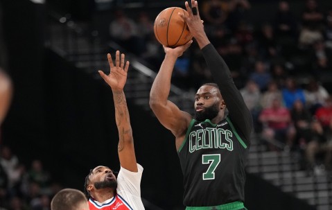 场均29.6分6.3板4.9助！率队东部第三的杰伦·布朗仅排东部第六