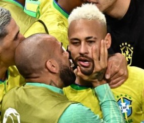 九游体育官网-巴西队1比0都保不住 罗纳尔多很生气“装死也行呀”